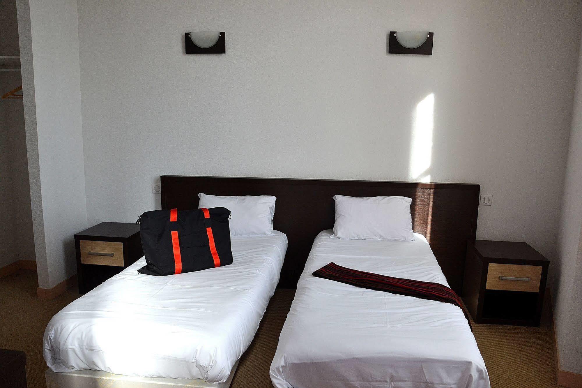 Hotel Les Benedictins Limoges Bagian luar foto