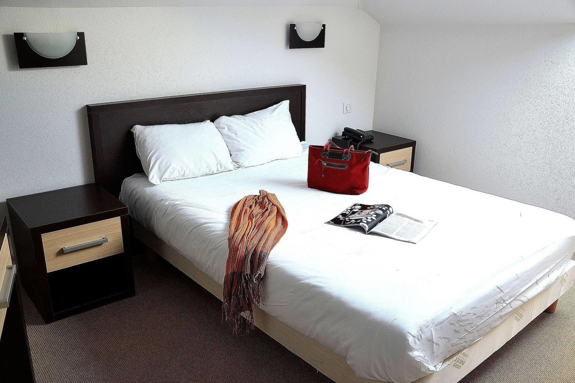 Hotel Les Benedictins Limoges Bagian luar foto